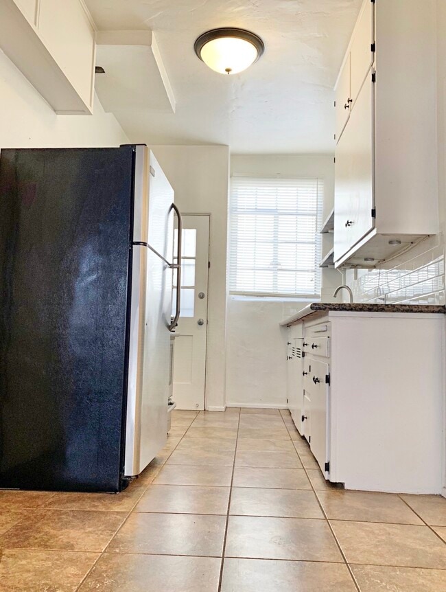 Photo - 620 N Sweetzer Ave Unit 14