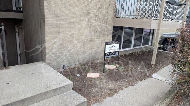 Building Photo - Cozy 2 BR 1 BA Condo Available In West Valley