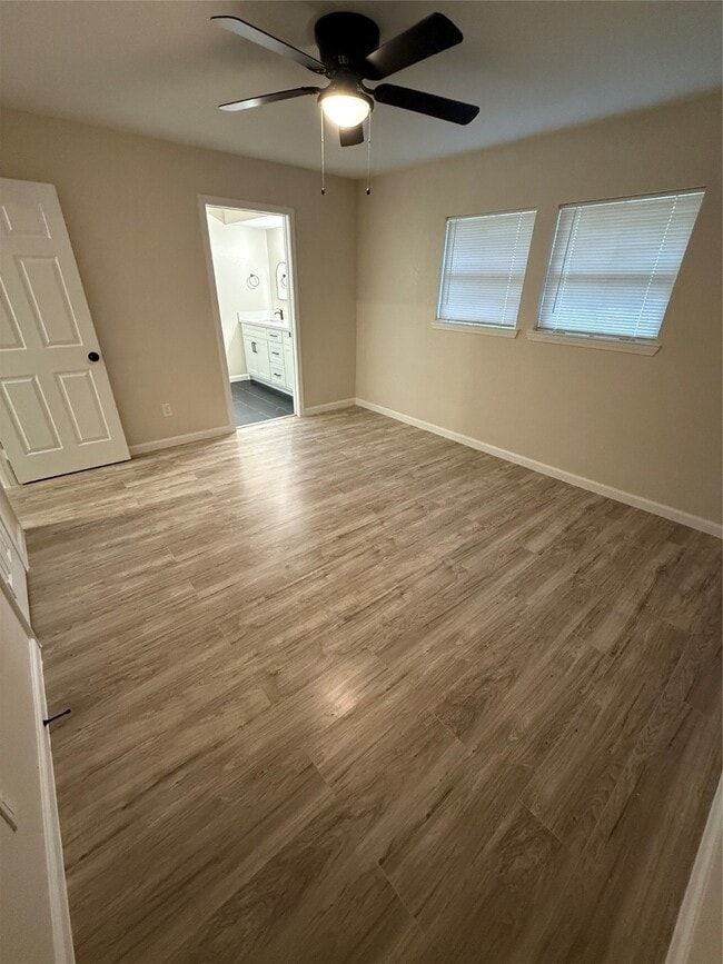 Photo - 4747 Clover St