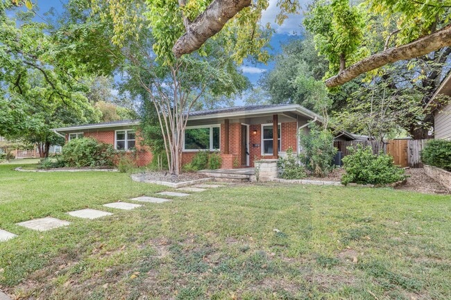 Building Photo - 5000 W Frances Pl Rental
