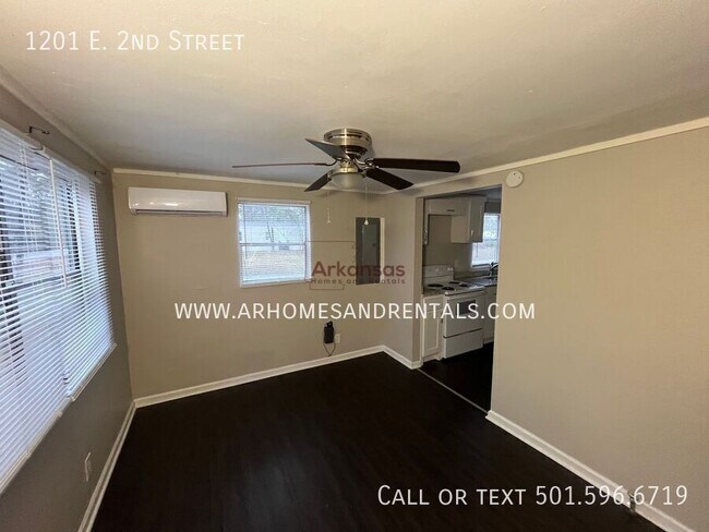 Photo - 1201 E 2nd St