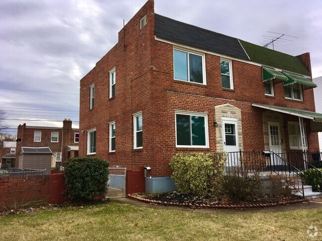 Building Photo - Charming 3 Bedroom/2 Bathroom in Hamilton,... Rental