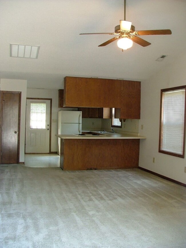 Photo - 118 Bogey Ln