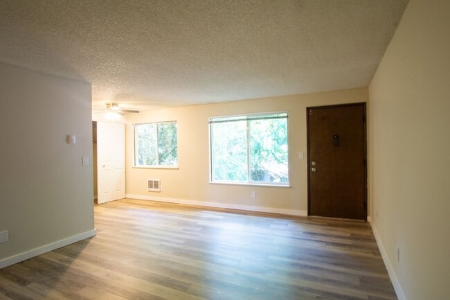 Photo - Top Floor 2-Bed in Multnomah Village Ready... Unidad 3930