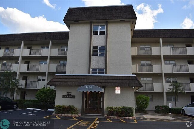 Building Photo - 6020 NW 44th St Unit 304 Rental