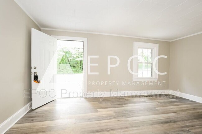 Photo - 710 Cedar Ln Dr