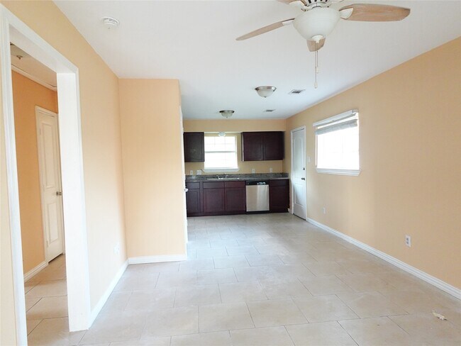 Photo - 4721 Denmark St