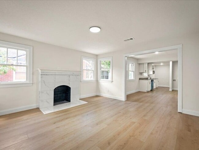 Photo - 45 W 55th St