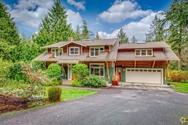 Building Photo - Beautiful Bainbridge Home