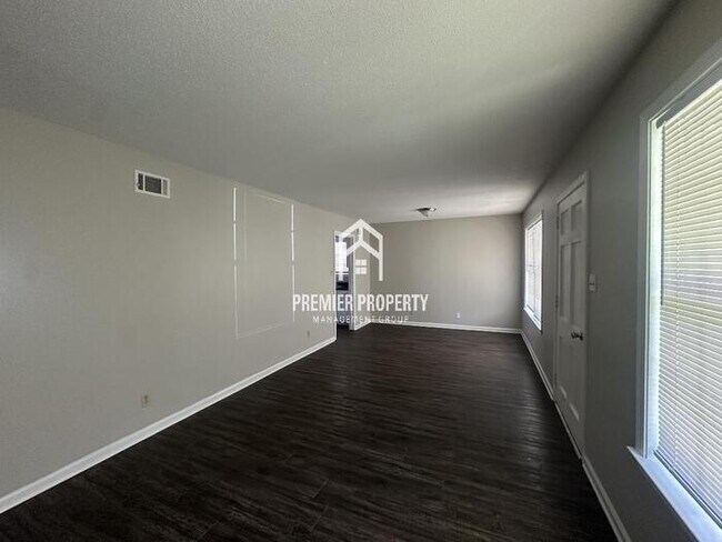 Photo - 5298 Dare Ave