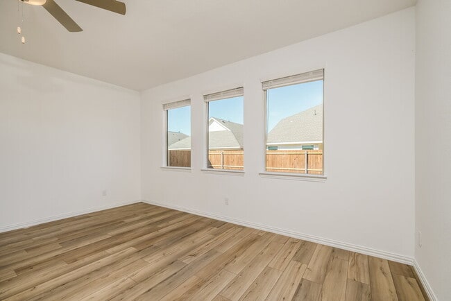 Photo - 1100 Daffodil St