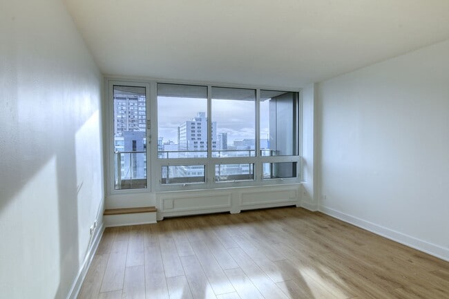 Photo - 1975 Maisonneuve Blvd W Unit 1702