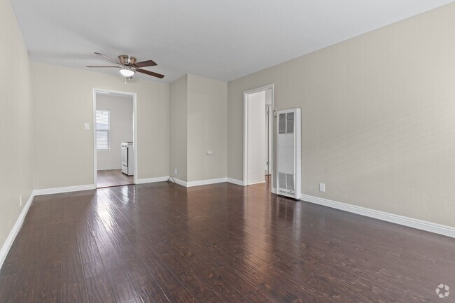 Building Photo - 201 E 12th St Rental