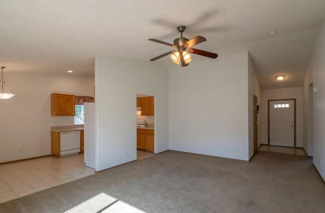 Photo - 746 Desert Pine St NW