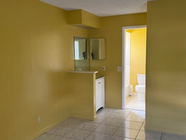 Photo - 2511 NW 56th Ave Unidad 111