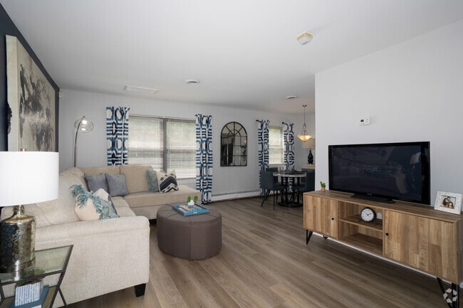 1 habitación, 1 baño - 880 pies cuadrados - Sala de estar - Stonybrook Apartments