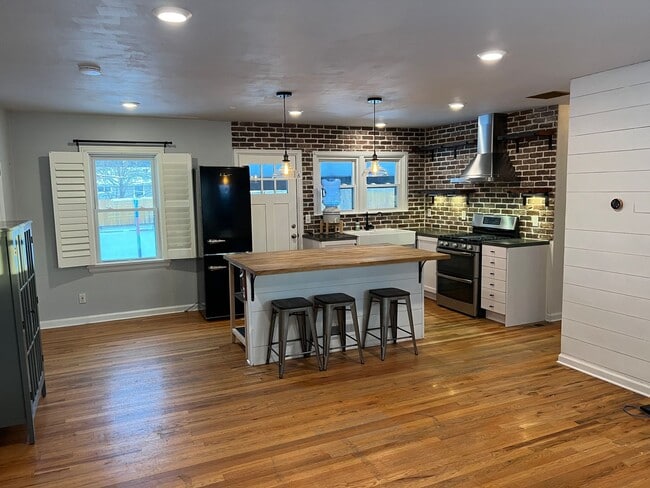 Photo - Fantastic Englewood Ranch