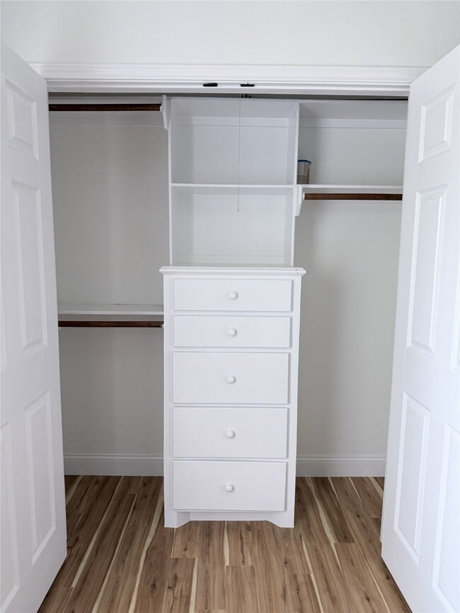 Building Photo - 2601 Bellefontaine Unit C308