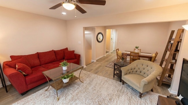 Photo - 971 S Taylor St