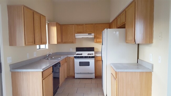 Photo - 5040 S Maple Ct