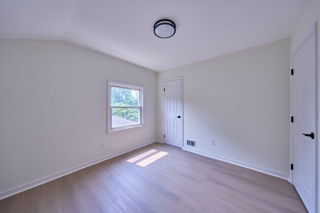Photo - 2924 Gracefield Rd