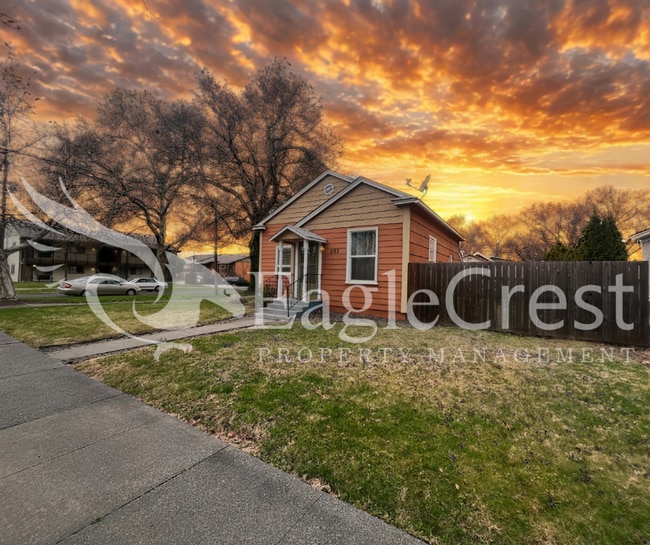 Photo - Spacious 3-Bedroom Home with Finished Basement & Fenced Yard
