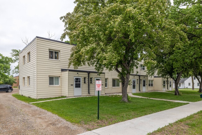 Building Photo - 702 8th Ave N