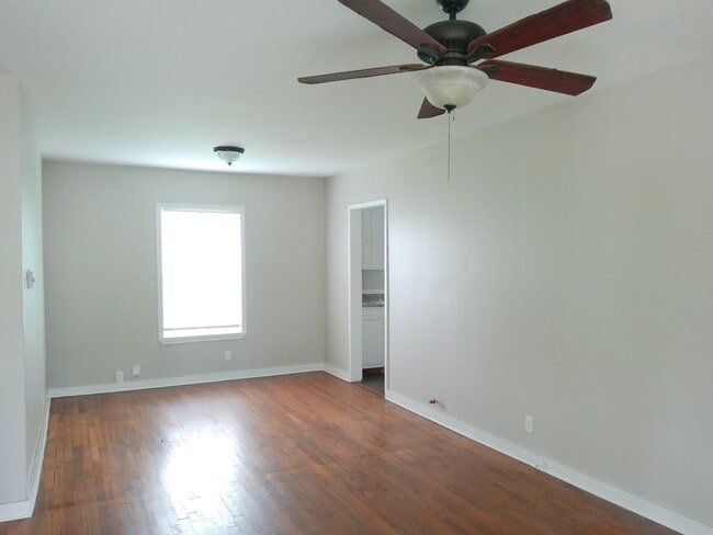 Photo - 2837 Sarita St