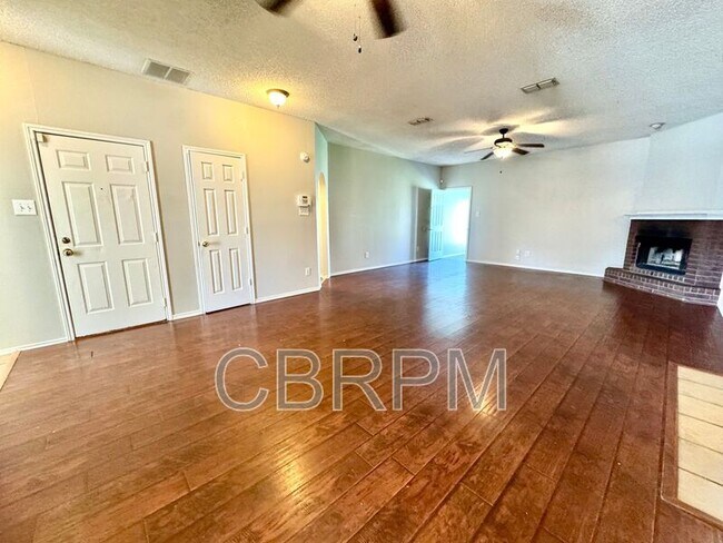 Photo - 402 Juneau Ave