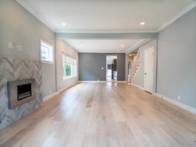 Photo - 1435 Edgehill Dr