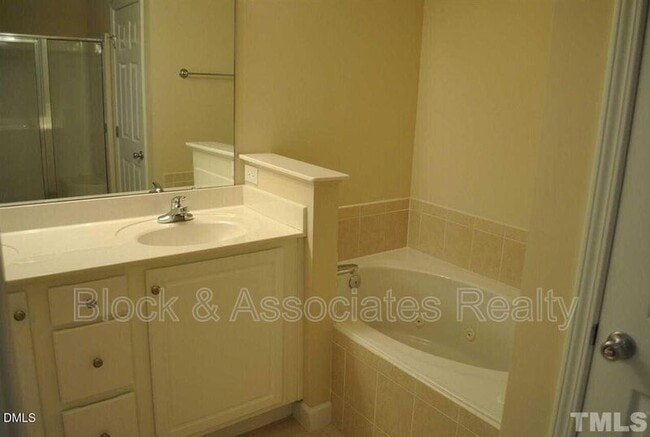 Photo - 4305 Flintlock Ln