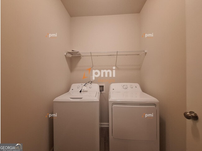 Photo - 3658 Madison St