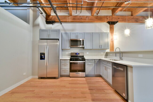 Photo - 11 E Illinois St