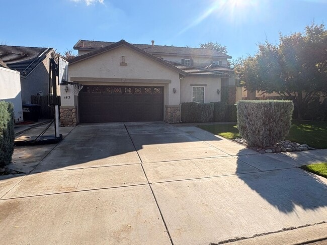 Photo - Lovely 5 Bedroom Home