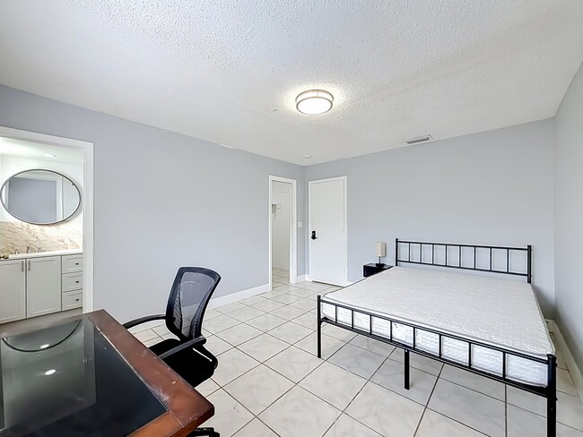 Photo - 7460 NW 16th St