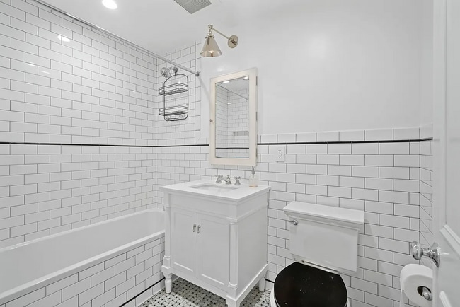 Photo - 110 Putnam Ave