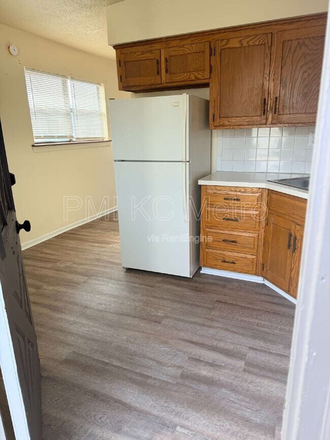 Photo - 102 E Sunrise Dr