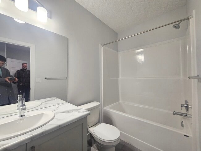 Photo - 3727-3214 214 St NW