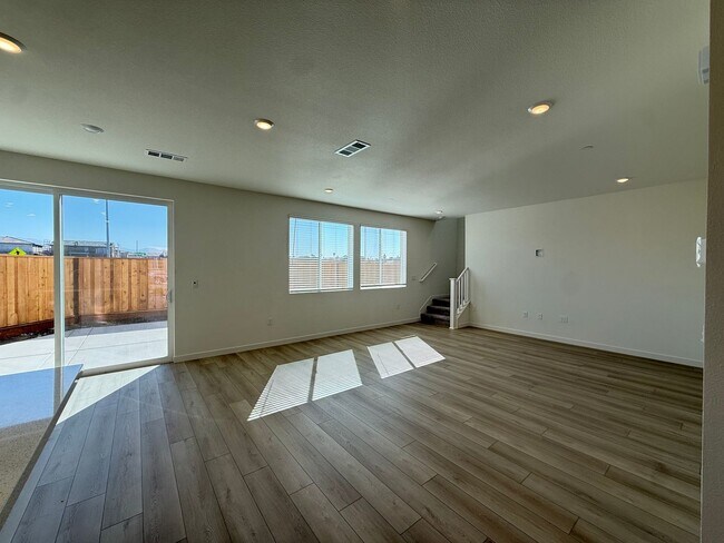 211 Dogwood Ct