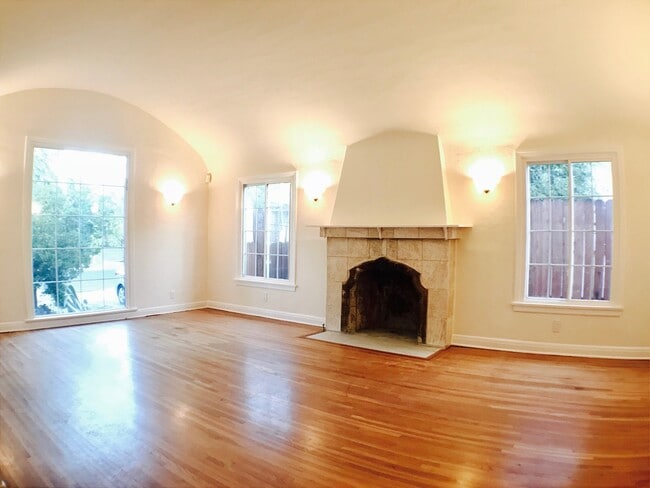 Photo - Traditional Spanish in one of the most highly sought-after neighborhoods