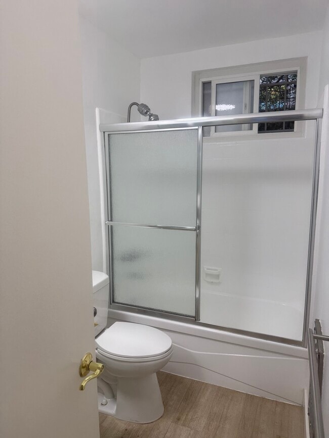 Photo - 1121 University Blvd W