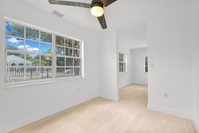 Photo - 153 NW 42nd St