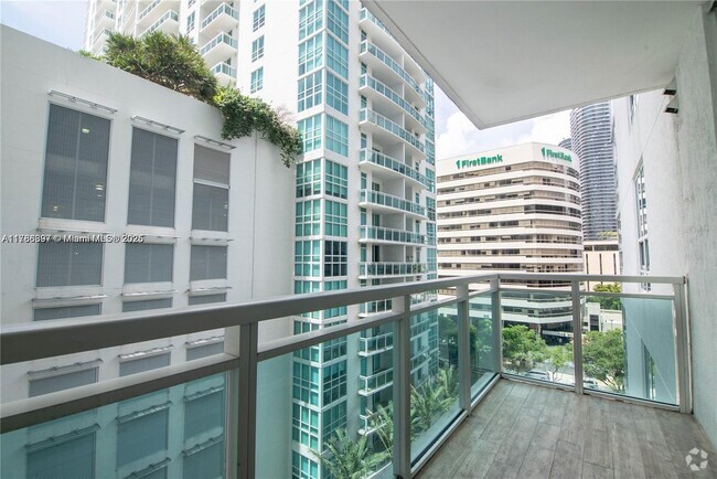 Building Photo - 950 Brickell Bay Dr Unit 703 Rental