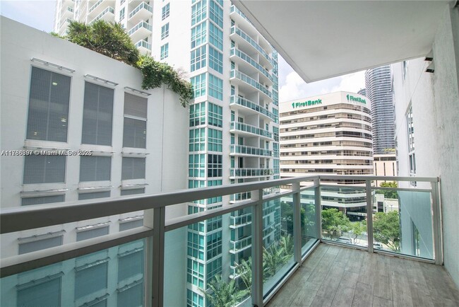 Building Photo - 950 Brickell Bay Dr Unit 703 Rental