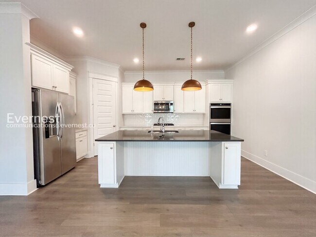 Photo - 640 Henry Ln