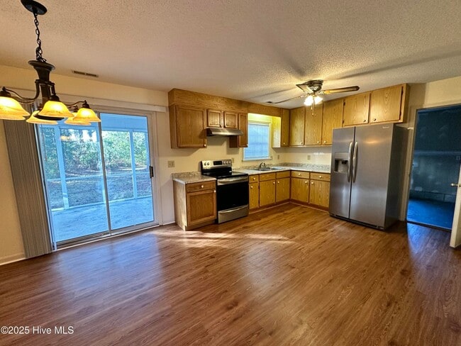 Photo - 402 Sycamore Dr