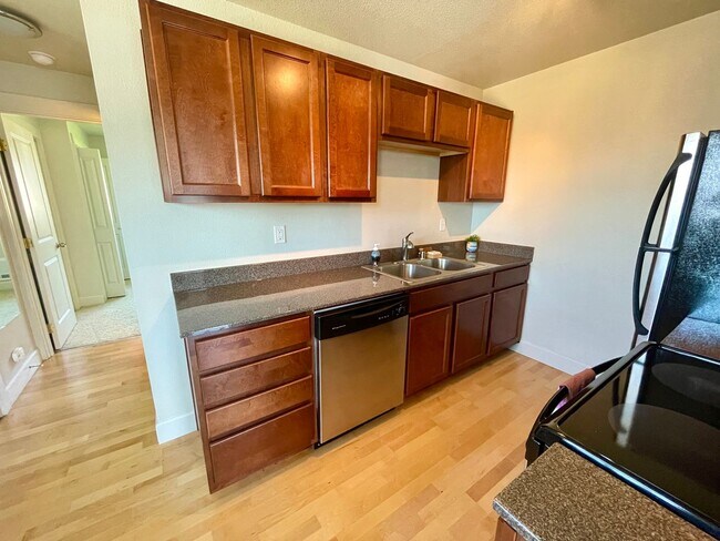 Photo - Modern Elegance with Bay Views: Charming 1... Unidad 204