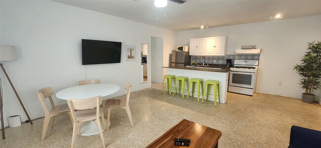 Photo - 7725 Harding Ave Unidad 4