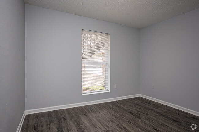 1BR, 1BA - 600SF