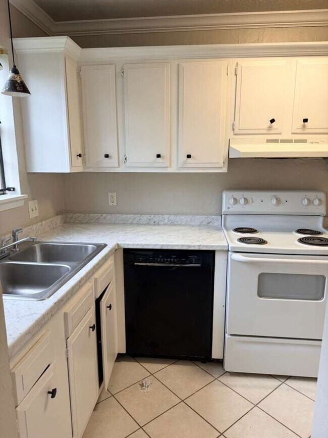 Photo - 6945 Calder Ave